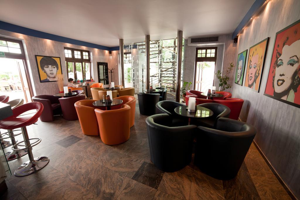 Hotel Palacyk Konin Eksteriør billede